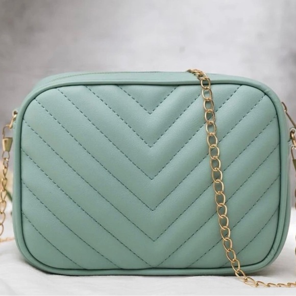 Classy Slay - Picture 2 of 3